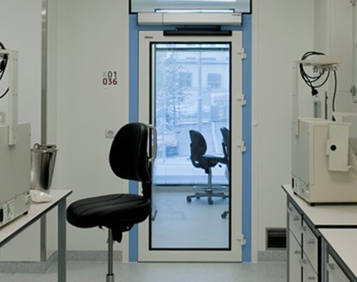 24/7 service cleanroom for personalized medicine