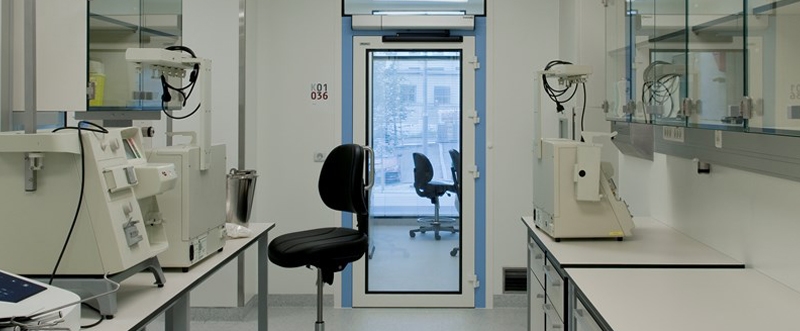 24/7 service cleanroom for personalized medicine